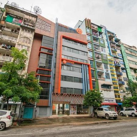 Eastern Hotel Yangon Esterno foto