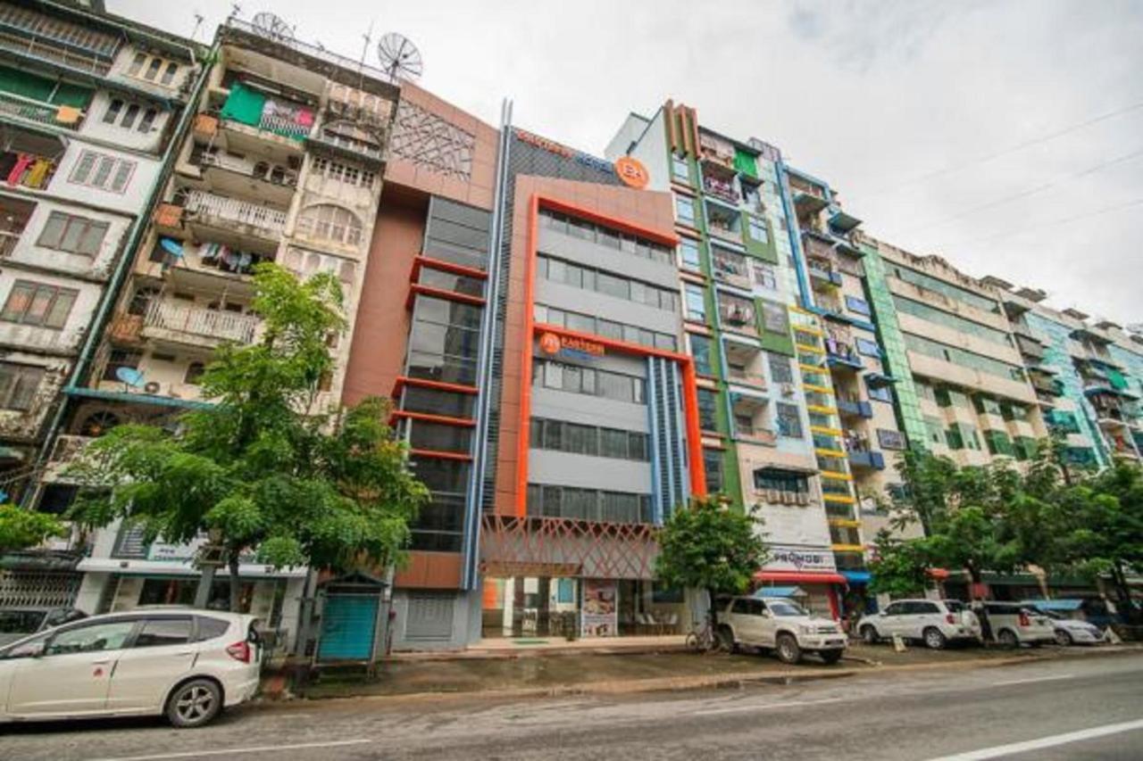 Eastern Hotel Yangon Esterno foto